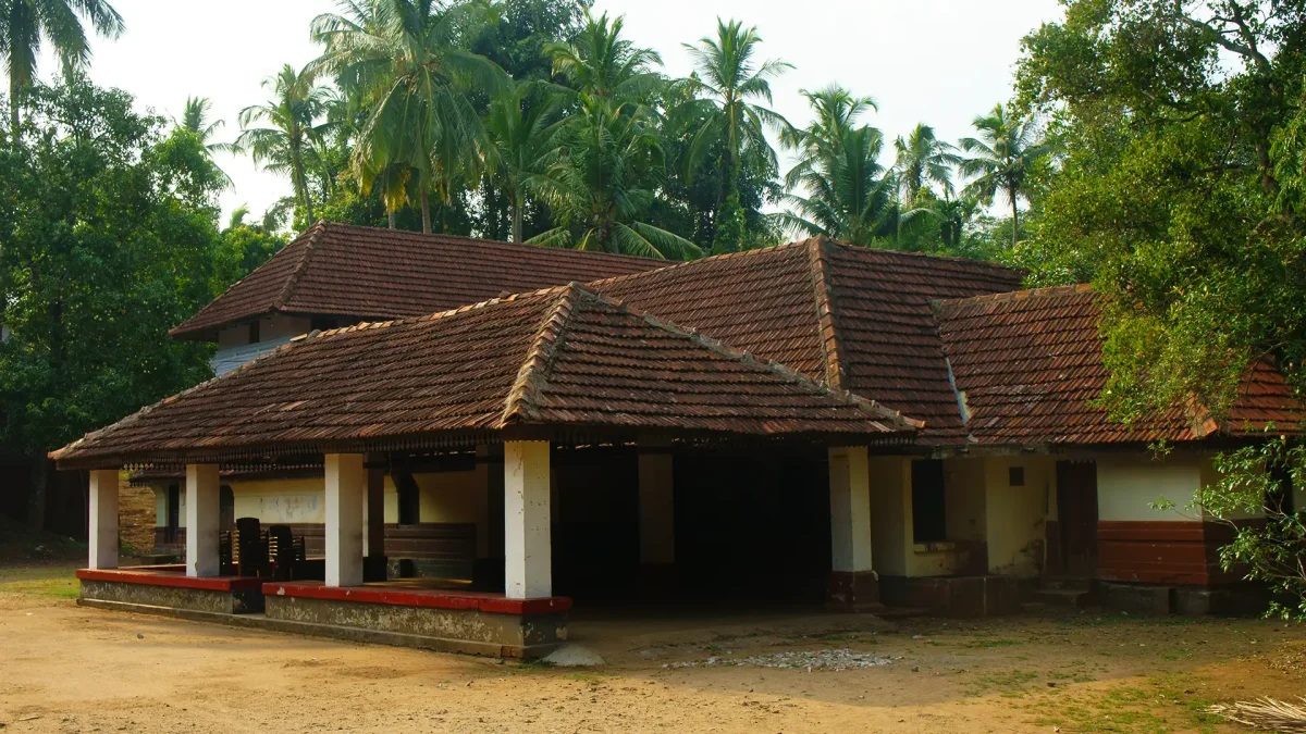 olappamanna_mana_vellinezhi.jpg ഒളപ്പമണ്ണ മന