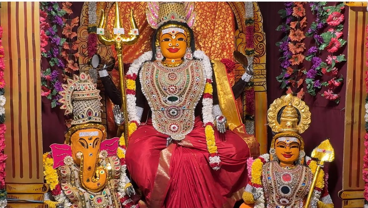 Bomma kolu at periya mariyamman temple