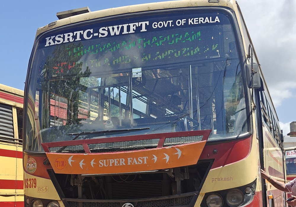 പാലക്കാട് കെ.എസ്.ആർ.ടി.സി സ്വിഫ്റ്റ് സൂപ്പർഫാസ്റ്റ് ബസ്